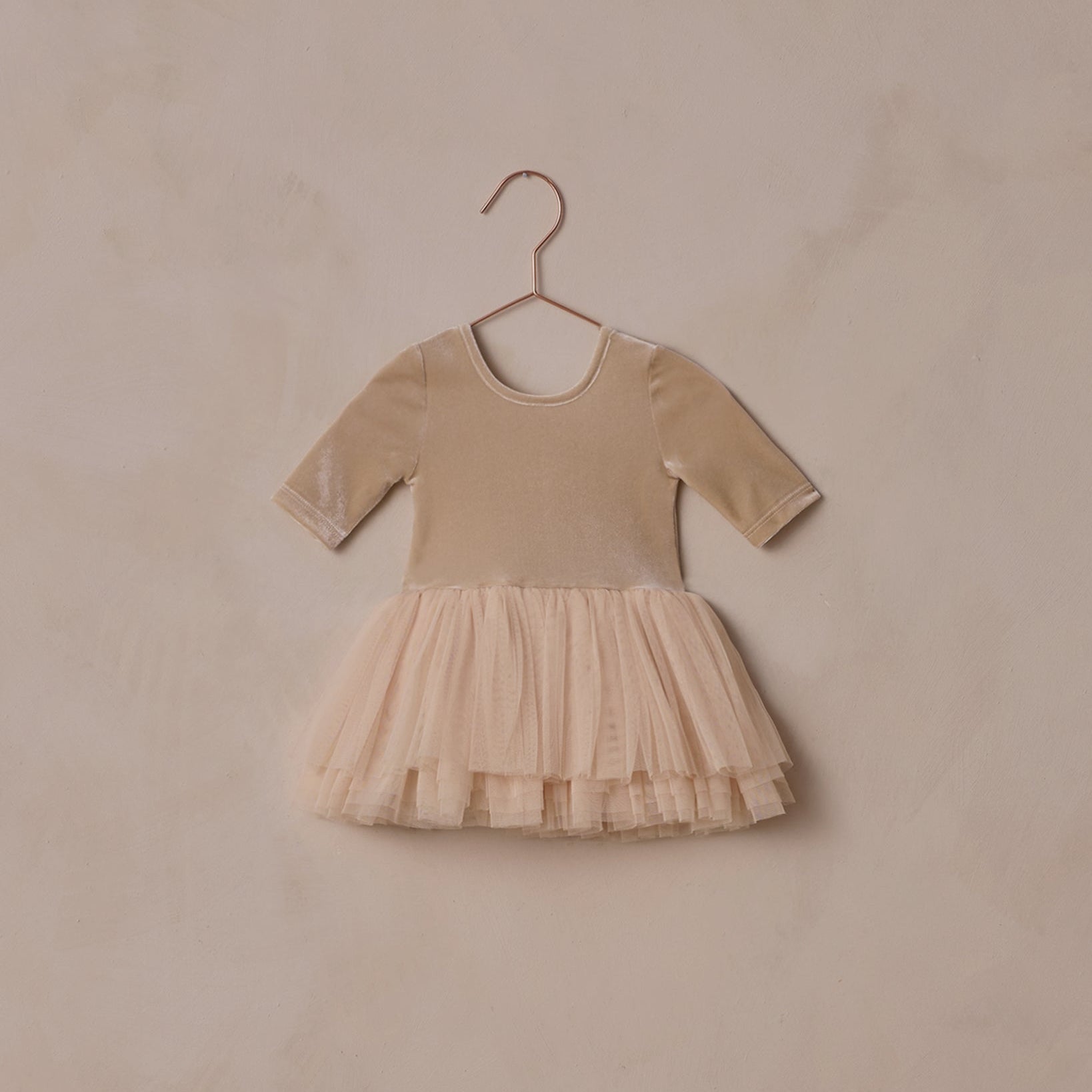 Thea Tutu | Antique