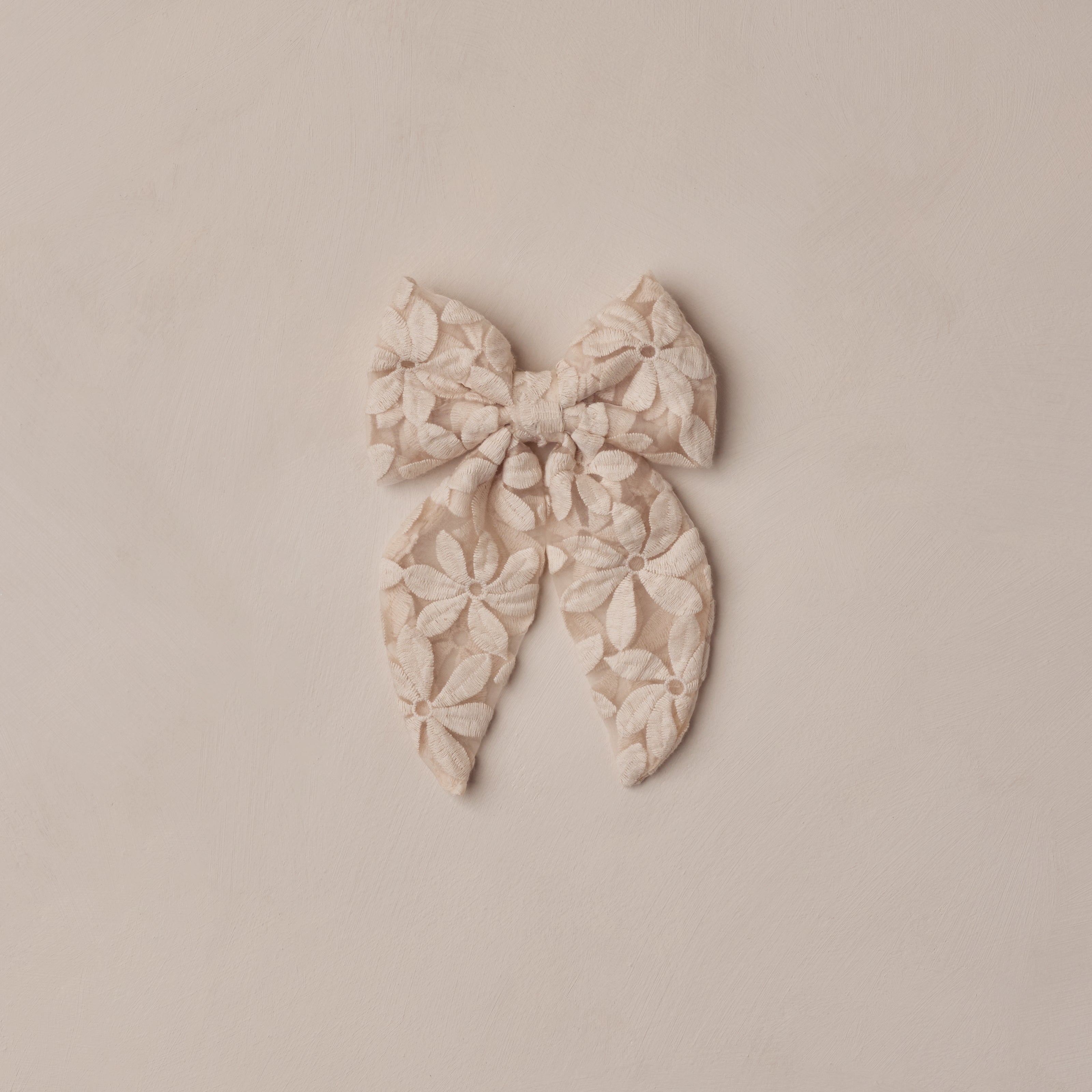 Everly Bow | Embroidered Daisy